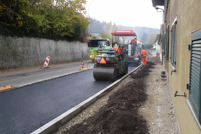 Belagseinbau unter Verkehr