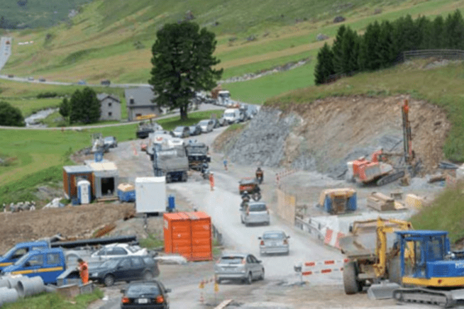 H3a Julierstrasse, Strassenkorrektion Mot-Sur Gonda: Bauen unter Verkehr