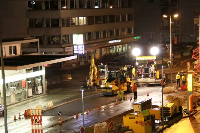 Ringstrasse  / Rheinfeldsstrasse, Chur: Belagseinbau in der Nacht