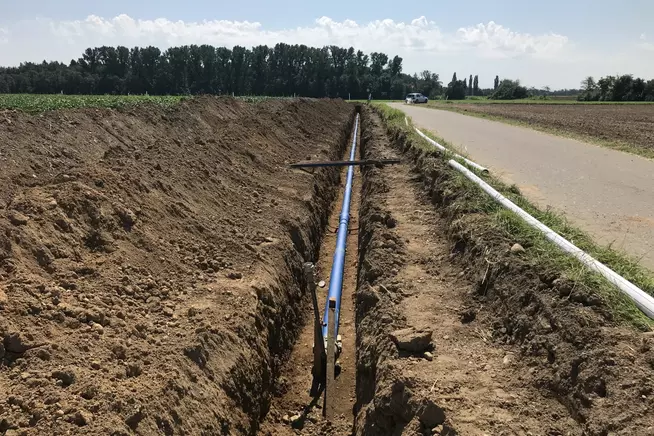 Verlegung der Wasserleitung neben der Strasse